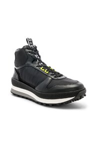 GIVENCHY GIVENCHY TR3 RUNNER HIGH IN BLACK.,GIVE-MZ137
