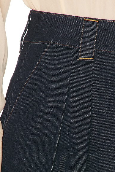 Frame The Structural Pleated Denim Shorts In Blue