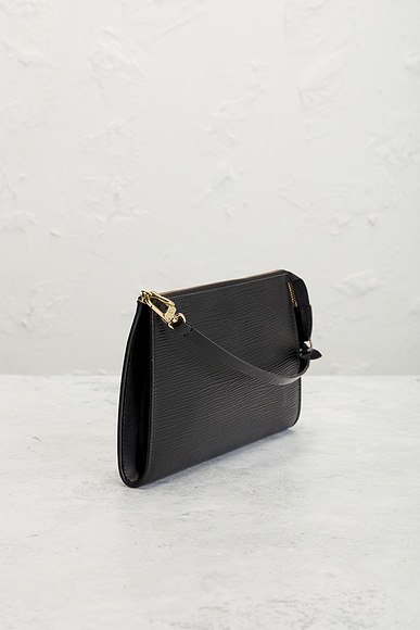 FWRD Renew Louis Vuitton Epi Pochette Accessoires 24 Shoulder Bag | Thumbnail 4
