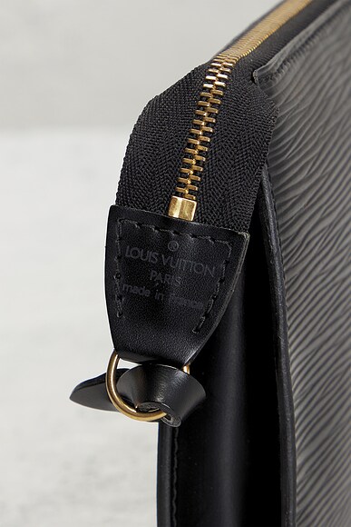 FWRD Renew Louis Vuitton Epi Pochette Accessoires 24 Shoulder Bag | Thumbnail 5