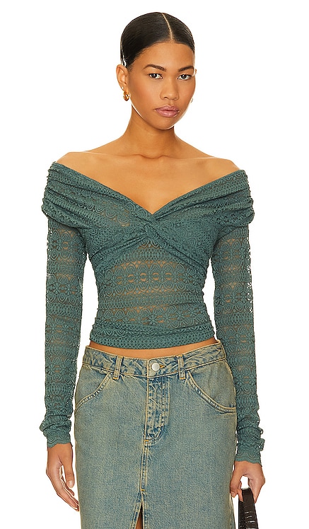 ТОП HOLD ME CLOSER Free People
