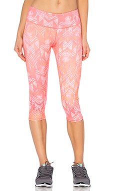 alo Airbrush Capri in Guava Indio