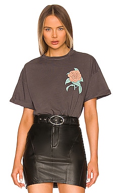 ROSE LEAVES 티셔츠 Girl Dangerous $42 베스트 셀러