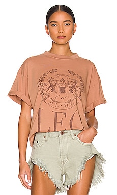 LEO COLLEGIATE 티셔츠 Girl Dangerous $42 