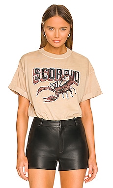 SCORPIO COLLEGIATE 티셔츠 Girl Dangerous $42 