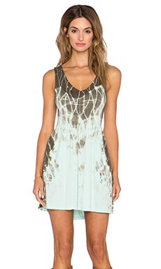 Мини платье bamboo v neck - Gypsy 05 от REVOLVE INT Мини платье bamboo v neck - Gypsy 05 от REVOLVE INT
