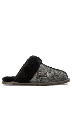 Australia Luxe Collective Close Mule Slipper in Crackle Black