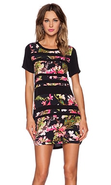 Платье emily - Lovers + Friends от REVOLVE INT Платье emily - Lovers + Friends от REVOLVE INT