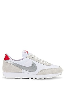 Nike daybreak hotsell metallic silver