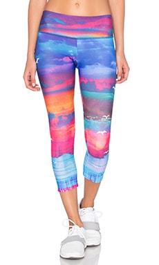 Капри graphic - onzie от REVOLVE INT Капри graphic - onzie от REVOLVE INT