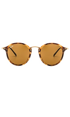 Ray-Ban Round Fleck in Tortoise & Brown Classic B-15 | REVOLVE