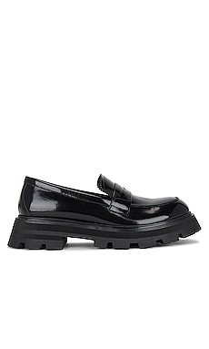 Revolve Women Shoes Flat Shoes Loafers Haris Loafer in Black. 