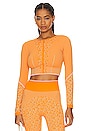 view 2 of 4 TOP DE MANGA LARGA DE YOGA SIN COSTURAS TRUE STRENGTH in Unity Orange, Beige Tone & Light Flash Red