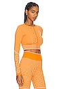 view 3 of 4 TOP DE MANGA LARGA DE YOGA SIN COSTURAS TRUE STRENGTH in Unity Orange, Beige Tone & Light Flash Red