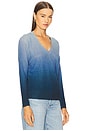view 2 of 4 BLUSA COM DECOTE EM V E ESTAMPA OMBRÉ COM BORDAS DESGASTADAS in UndoneDenim Combo