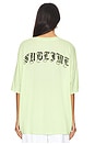 view 3 of 4 SUBLIME OLD ENGLISH OS Tシャツ in Sun Glow