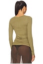view 3 of 4 ТОП С ДЛИННЫМИ РУКАВАМИ И КРУГЛЫМ ВЫРЕЗОМ ИЗ ШЕЛКОВОГО ТРИКОТАЖА in Olive Stone