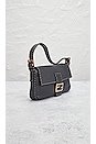 view 4 of 10 FENDI 숄더백 in Black