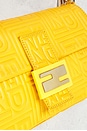 view 5 of 8 FENDI 숄더백 in Yellow