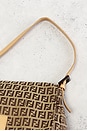 view 7 of 8 FENDI ショルダーバッグ in Beige
