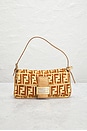 view 2 of 9 FENDI 백 in Gold