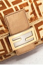 view 5 of 9 FENDI 백 in Gold