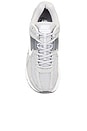 view 4 of 6 ZAPATILLA DEPORTIVA VOMERO in Wolf Grey, White, & Metallic Silver