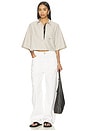 view 4 of 5 TOP DE MANGA CORTA OVERSIZED PARA MUJER WOMEN'S OVERSIZED SHORT-SLEEVE TOP in Linen & Black