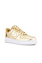 view 2 of 6 ZAPATILLA DEPORTIVA AIR FORCE 1 in Metallic Gold, Club Gold & White