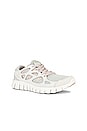 view 2 of 6 FREE RUN スニーカー in Light Bone & Fossil Stone