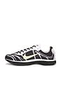 view 5 of 7 ZAPATILLA DEPORTIVA ZOOM STREAK 3 in Black, Vault, & Summit White
