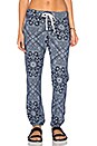view 1 of 4 PANTALON JOGGER EN POLAIRE MOTIF BANDANA in Navy