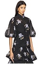 view 2 of 4 PLEATED BUTTONED ブラウス in Black Iris Floral