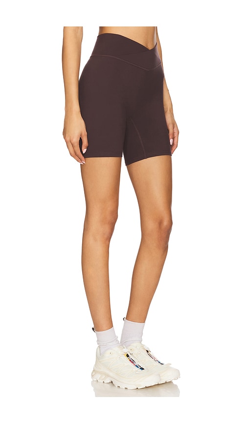 437 The V Short In Espresso