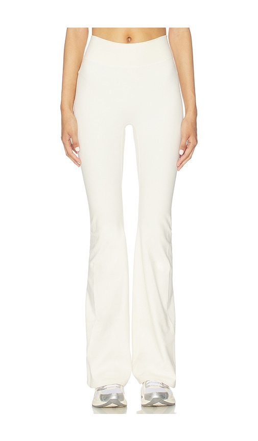 437 The Leisure Pant In White