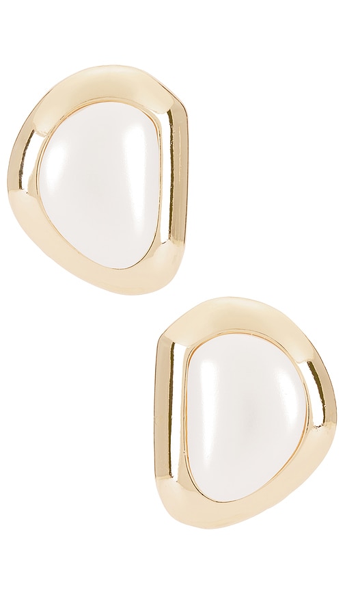 Diana Pearl Stud