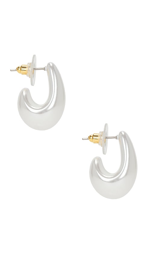 8 Other Reasons Celeste Pearl Hoop Earrings In 珍珠