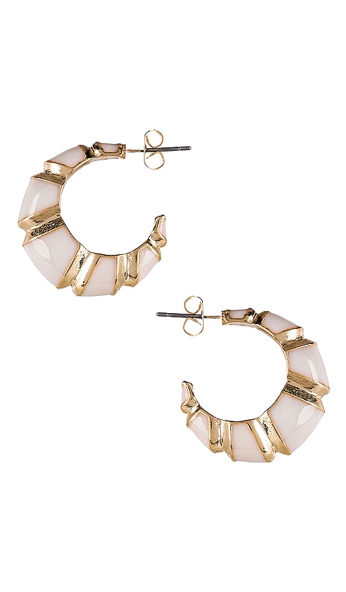Leona Hoops
