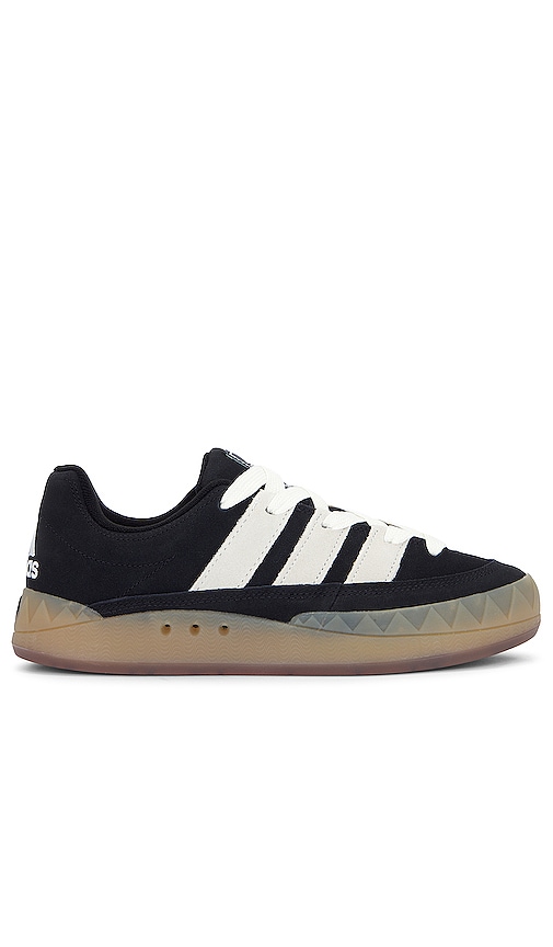 adidas Originals 帆布鞋於Core Black | REVOLVE