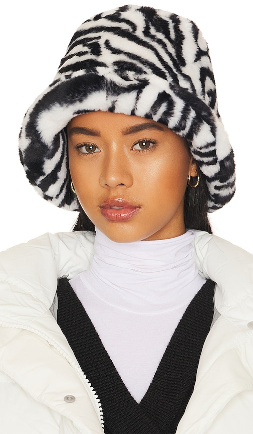Adrienne Landau Faux Fur 水桶帽 – 斑马纹 In Zebra