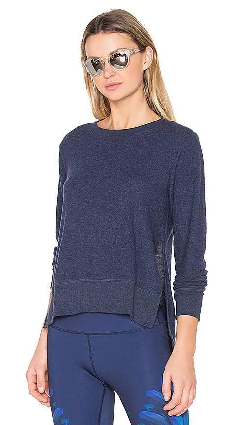 alo Glimpse Pullover in Rich Navy Heather | REVOLVE