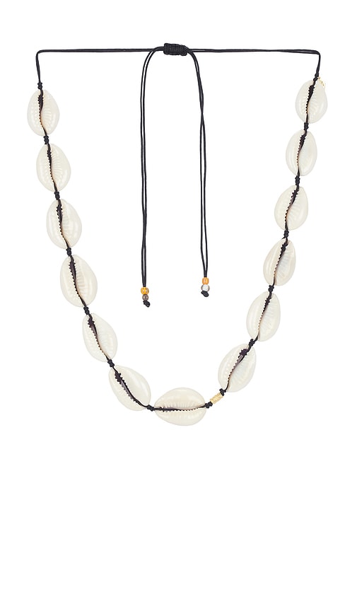 Shelly Necklace in White.