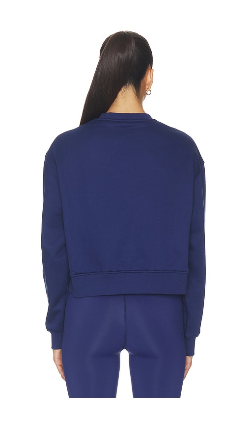  Astoria Sudadera Deportiva Recortada Racquet Club En Color Navy Ocean Cavern Talla L  (también En M, S, Xs). 