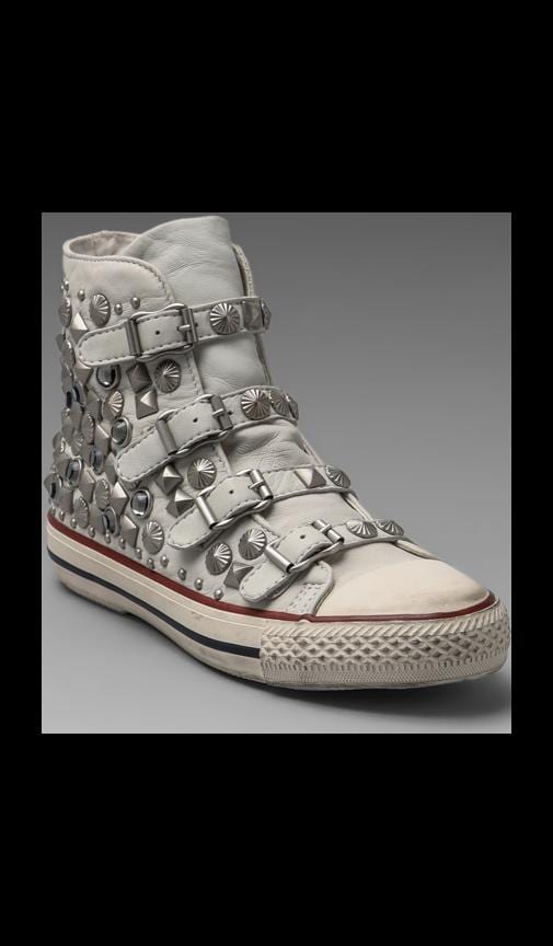 Victim Sneaker