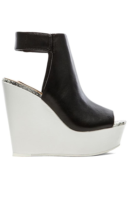 BCBGMAXAZRIA Cue Wedge in White Black REVOLVE