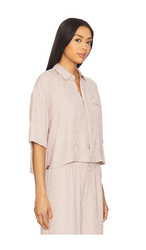 BAREFOOT DREAMS WASHED SATIN JACQUARD CROPPED SHIRT 