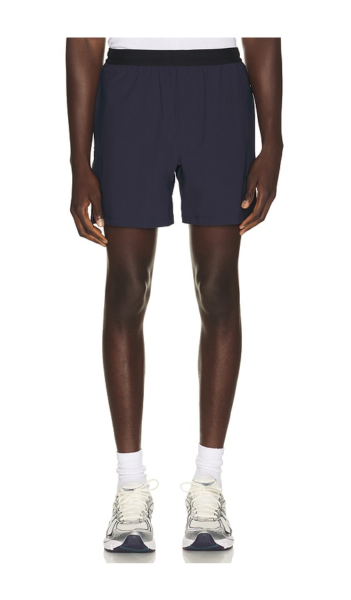 Beyond Yoga SHORT DOUBLÉ WARPLITE RANGE en Navy. Taille L. Also en S, M, XL/1X, XXL/2X.