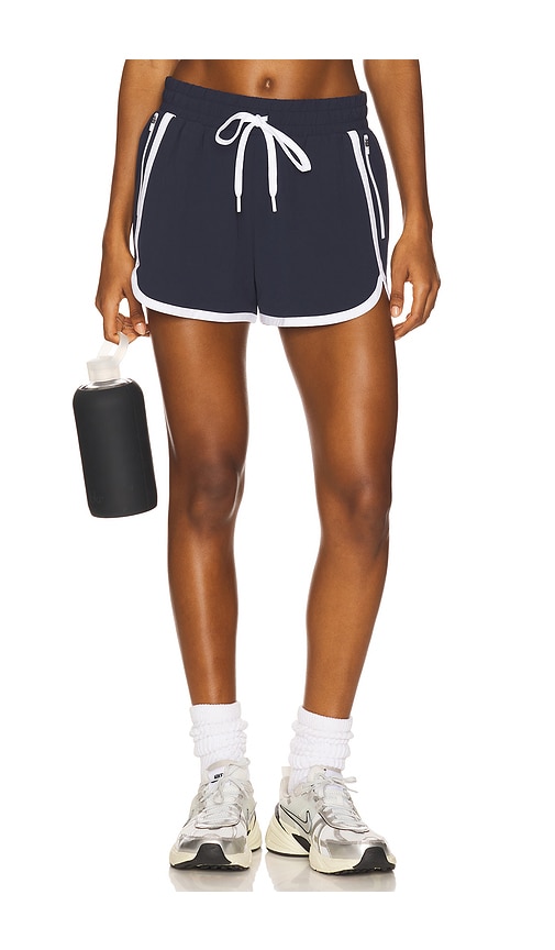 The Course Shorts in Navy. - size L (also in M, S, XL, XS) - Beyond Yoga - Modalova