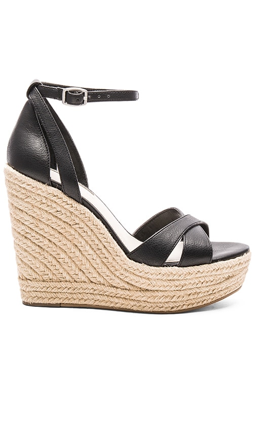 Holly Wedge