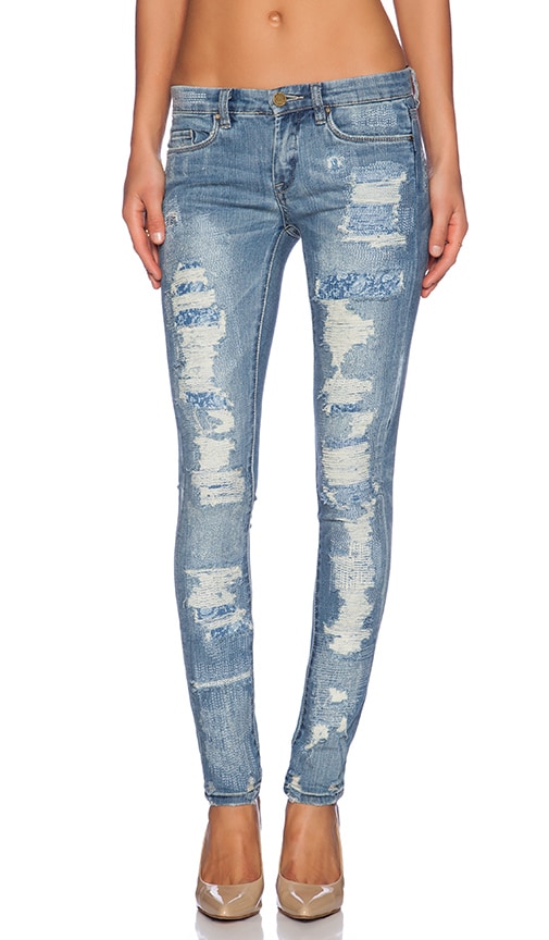 JEANS AJUSTADOS DESGASTADOS